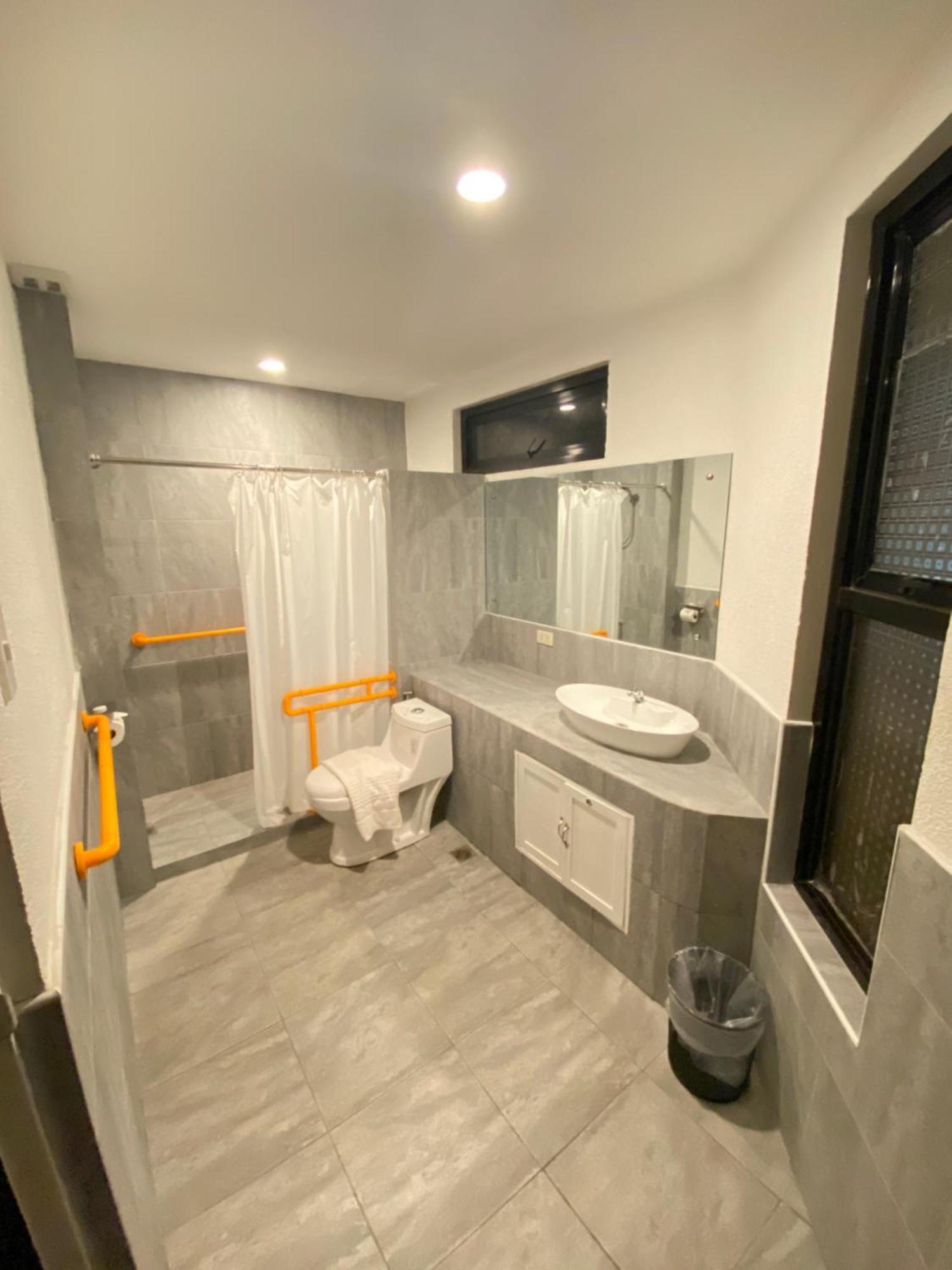Rudolfo Suites Roxas City Eksteriør bilde