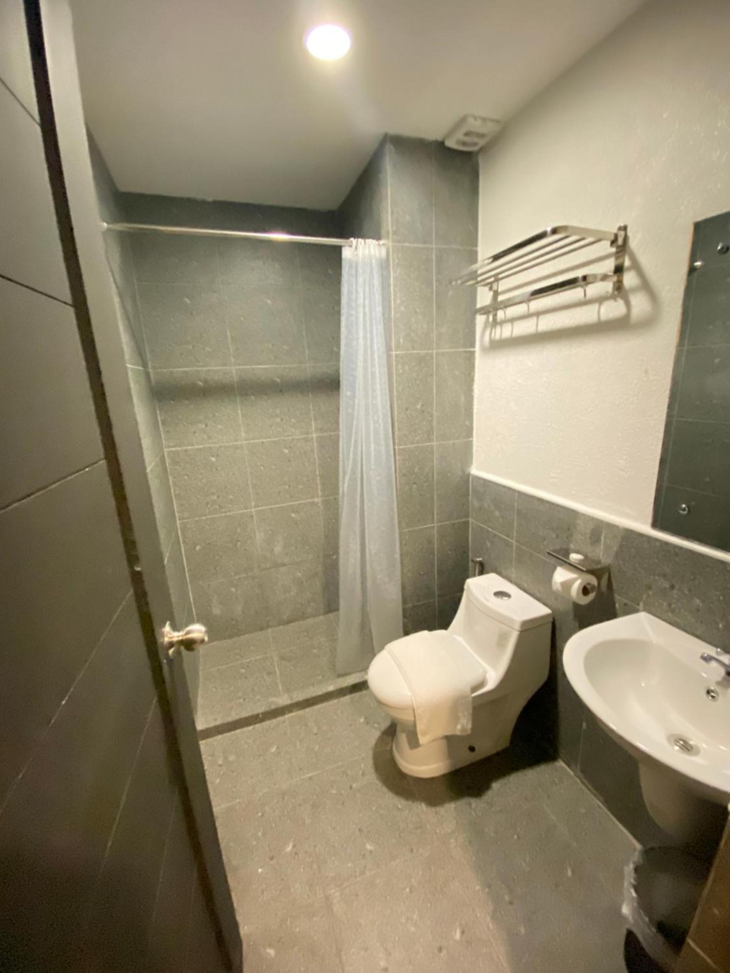 Rudolfo Suites Roxas City Eksteriør bilde
