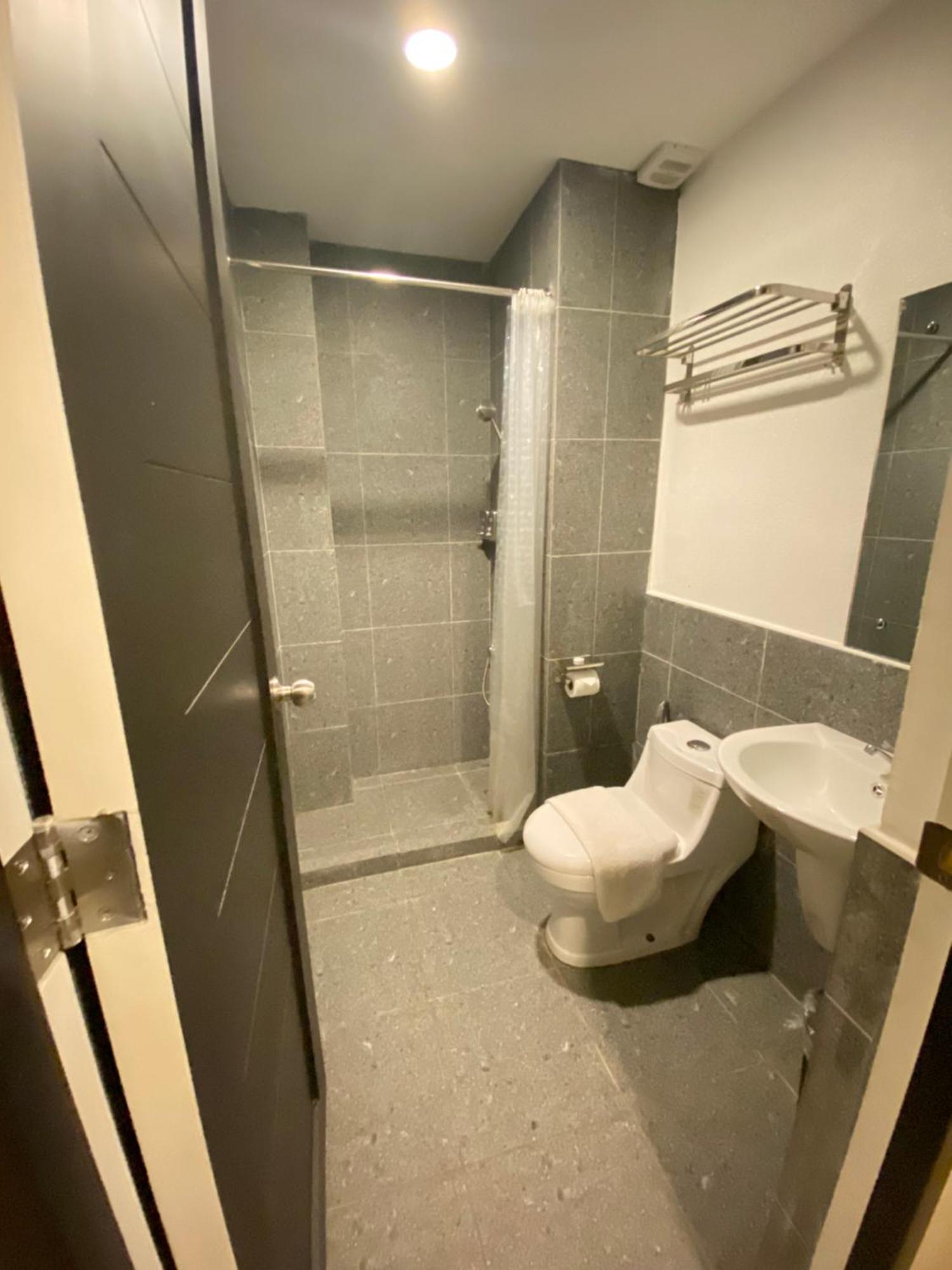 Rudolfo Suites Roxas City Eksteriør bilde